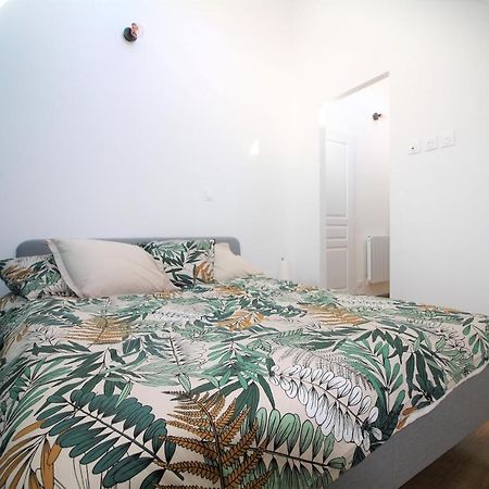 Appart'Hotel Le Pin Ла-Тур-дю-Пен Экстерьер фото